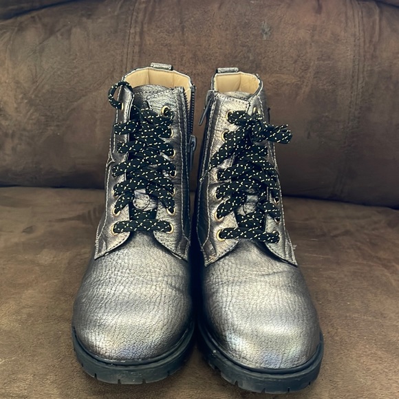 Girls boots. Size 2. NWOT - Picture 2 of 3